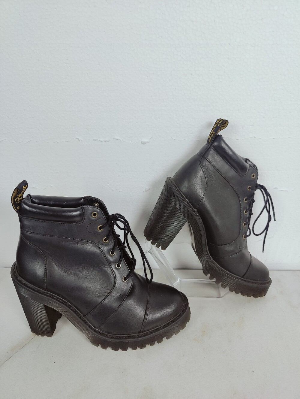 EUC Dr. Martens Averil Women's Black Leather Heeled Ankle Boots, Sz 7